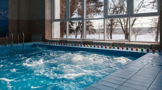 Крытый бассейн