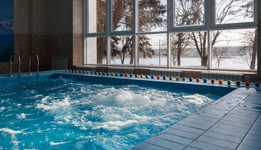 Крытый бассейн